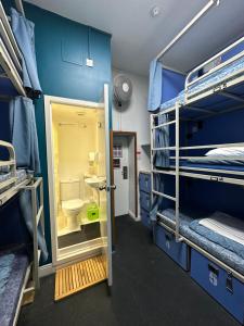 a room with a toilet and a room with bunk beds at Smart Hyde Park Inn Hostel in London