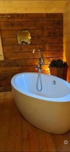 Zdjęcie z galerii obiektu Chalet de luxe avec jacuzzi Hammam et billard w mieście Allos
