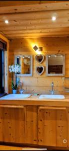 Zdjęcie z galerii obiektu Chalet de luxe avec jacuzzi Hammam et billard w mieście Allos