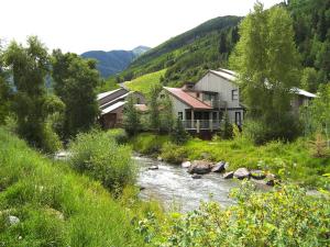 a river in front of a house at Mountainside Inn 217 Hotel Room in Telluride