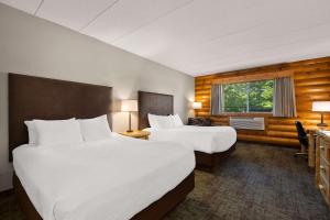 Ένα ή περισσότερα κρεβάτια σε δωμάτιο στο Best Western Northwoods Lodge +23 φωτογραφίες