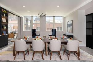 The Slate Hotel Denver Downtown, Tapestry by Hilton的休息区