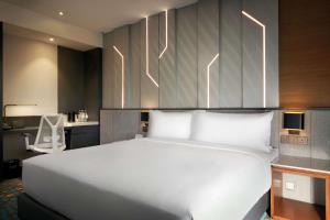 Doubletree By Hilton Shah Alam I-City客房内的一张或多张床位