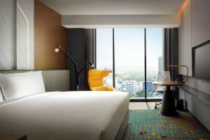 Doubletree By Hilton Shah Alam I-City客房内的一张或多张床位