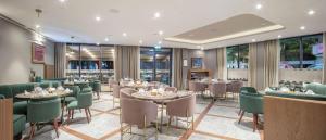 Doubletree By Hilton Plovdiv Center餐厅或其他用餐的地方