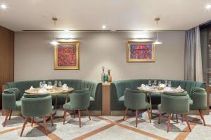 Doubletree By Hilton Plovdiv Center的休息区