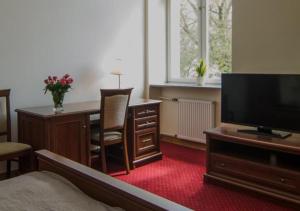 TV a/nebo společenská místnost v ubytování Hotel Łazienkowski
