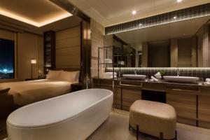 Hilton Hiroshima的一间浴室