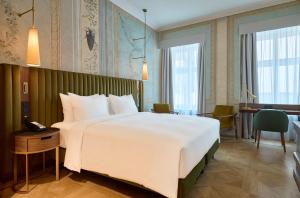 Posteľ alebo postele v izbe v ubytovaní Hotel Saski Krakow Curio Collection by Hilton