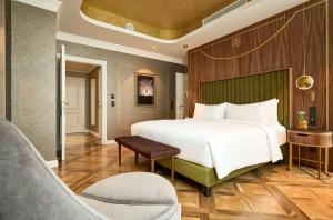 Posteľ alebo postele v izbe v ubytovaní Hotel Saski Krakow Curio Collection by Hilton