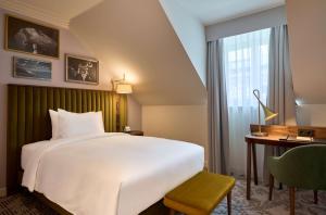 Posteľ alebo postele v izbe v ubytovaní Hotel Saski Krakow Curio Collection by Hilton