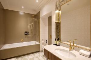 Kúpeľňa v ubytovaní Hotel Saski Krakow Curio Collection by Hilton