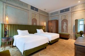Posteľ alebo postele v izbe v ubytovaní Hotel Saski Krakow Curio Collection by Hilton