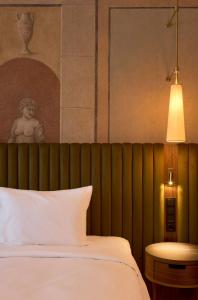Posteľ alebo postele v izbe v ubytovaní Hotel Saski Krakow Curio Collection by Hilton