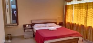 מיטה או מיטות בחדר ב-Sai Skanda