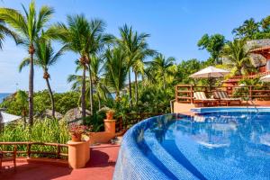 Бассейн в Hilton Grand Vacations Club Zihuatanejo или поблизости