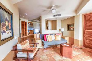 Гостиная зона в Hilton Grand Vacations Club Zihuatanejo