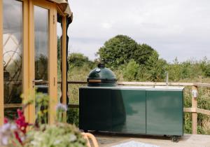 Imagem da galeria de Tree Field Yurt at Moor Farm em Godshill