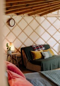 Uma cama ou camas num quarto em Tree Field Yurt at Moor Farm