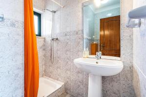 Vannituba majutusasutuses Lagos Sea View by Algarve Golden Properties +15 fotot