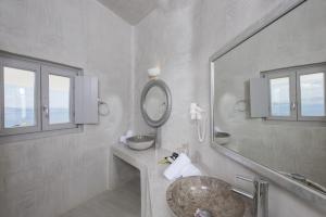 Baðherbergi á Ambition Suites