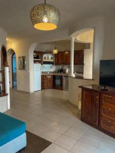 A kitchen or kitchenette at Beautiful Apartment Altamar