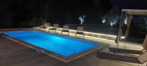 Zdjęcie z galerii obiektu Hacienda MATEA - jacuzzi, pool, playground & bbq in an olive grove near beaches, Pula - Istria w Puli