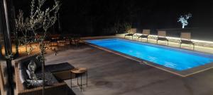 Zdjęcie z galerii obiektu Hacienda MATEA - jacuzzi, pool, playground & bbq in an olive grove near beaches, Pula - Istria w Puli
