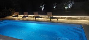 Zdjęcie z galerii obiektu Hacienda MATEA - jacuzzi, pool, playground & bbq in an olive grove near beaches, Pula - Istria w Puli