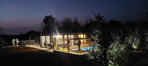 Zdjęcie z galerii obiektu Hacienda MATEA - jacuzzi, pool, playground & bbq in an olive grove near beaches, Pula - Istria w Puli