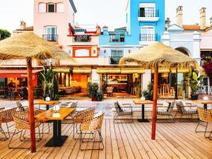 Restaurant ou autre lieu de restauration dans l'établissement Apartamentos Puerto sherry Vistas al mar familias