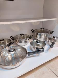 a row of pots and pans on a kitchen stove at Departamento El Caminante in Oberá +5 photos