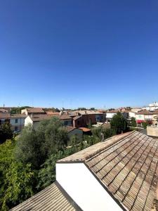 vistas a la ciudad desde el techo de una casa en [Obsidian] -Centro- wifi + Free Parking, en Rávena