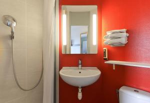 Bagno di B&B HOTEL Beaune Sud 2