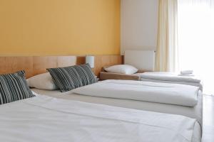 Postel nebo postele na pokoji v ubytování HEINhotel vienna airport