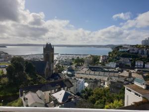 an aerial view of a city with a body of water at Cosy double room in Torquay