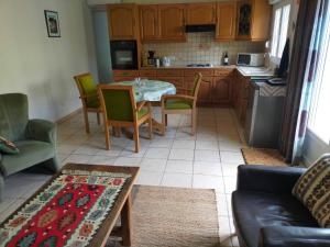 Kuchnia lub aneks kuchenny w obiekcie Logis51