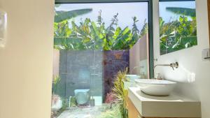 Un baño con lavabo y una gran ventana. en Serenity Valley Escape by LovelyStay, en Ribeira Brava 15 fotos más