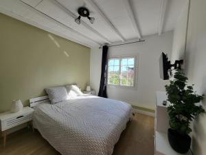 Postel nebo postele na pokoji v ubytování WonderBar (Auberge du Trinquet)