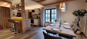a kitchen and dining room with a table and chairs at Hochalmbahnen Chalets Rauris 1-04, Maislaufeldweg 1d in Rauris
