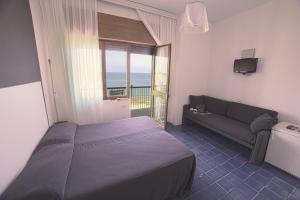 TV a/nebo společenská místnost v ubytování Hotel La Playa
