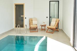 Бассейн в Ashta Nordic Suite или поблизости