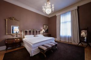Postel nebo postele na pokoji v ubytování Schlosshotel Berlin