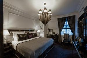 Postel nebo postele na pokoji v ubytování Schlosshotel Berlin