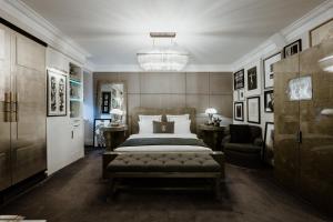 Postel nebo postele na pokoji v ubytování Schlosshotel Berlin
