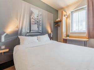 Postel nebo postele na pokoji v ubytování B&B HOTEL Strasbourg Sud Ostwald