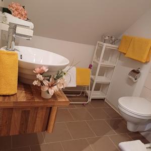 a bathroom with a sink and a toilet at Pension Mark in Hoyerswerda