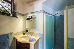 A bathroom at Villa Turtle