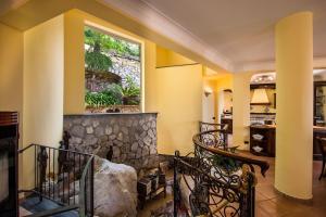 A seating area at Villa Turtle