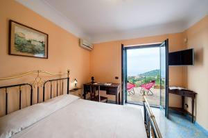 A bed or beds in a room at Villa Turtle